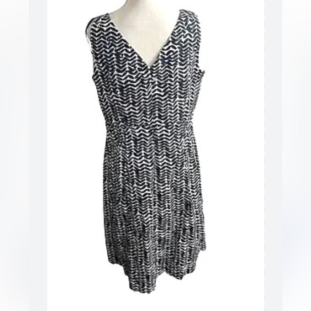 NWT East 5th Women’s Sz 12 Black & White Shift  Double V Neck 100% Cotton